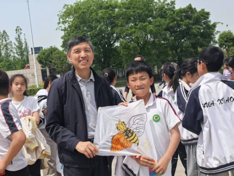 华南实验小学关工委：“五老”助力劳动育人